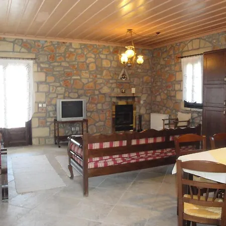 Klymeni Traditional Homes Apartment *