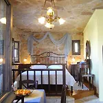 Klymeni Traditional Homes Apartamento