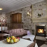Klymeni Traditional Homes Apartamento *