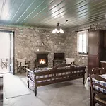 Klymeni Traditional Homes Apartamento *