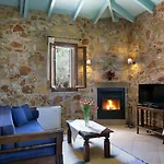 Klymeni Traditional Homes Apartamento