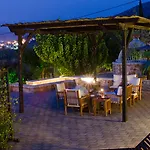 Klymeni Traditional Homes Apartamento