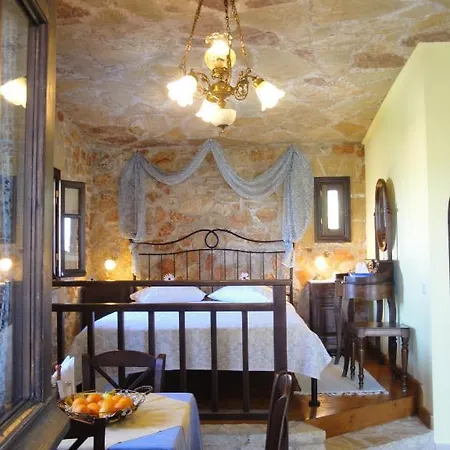 Klymeni Traditional Homes דירה