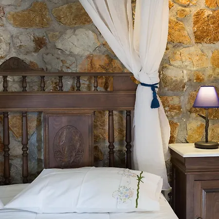 Klymeni Traditional Homes Apartmán