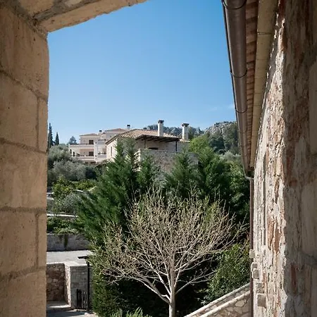 Klymeni Traditional Homes נאפפליו
