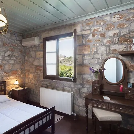 Apartment Klymeni Traditional Homes