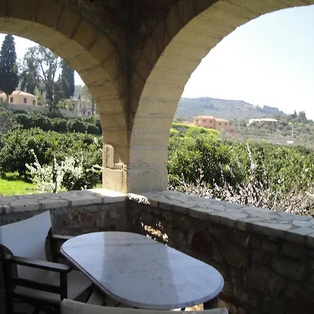 דירה Klymeni Traditional Homes