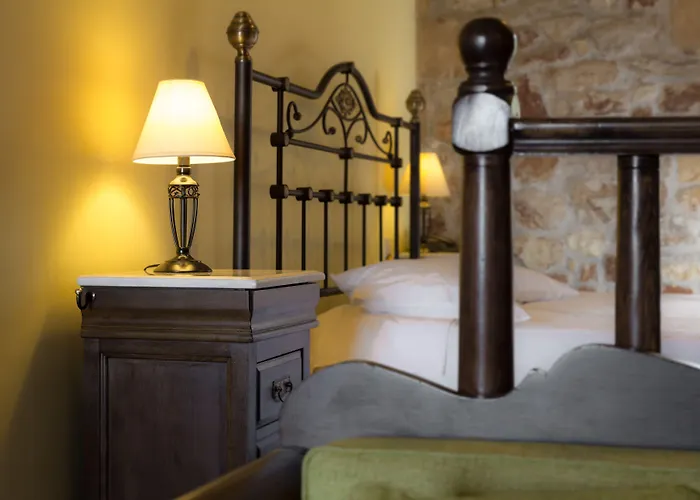 Klymeni Traditional Homes نافبليو