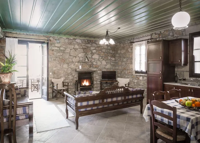 Klymeni Traditional Homes شقة *