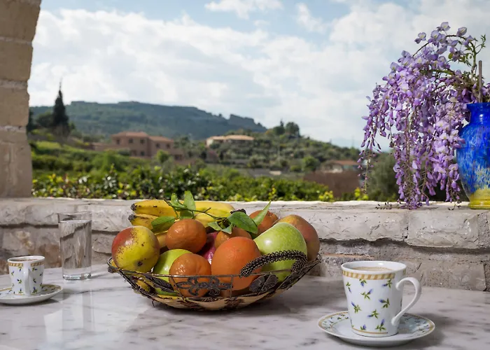 Klymeni Traditional Homes شقة