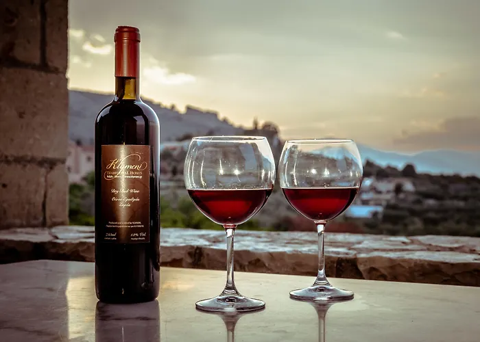 Klymeni Traditional Homes شقة